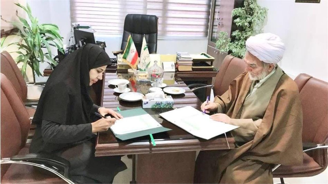 امضای توافق نامه بین مدیر صندوق استان خراسان رضوی و مدیر ستاد اقامه نماز استان امضای توافق نامه بین مدیر صندوق استان خراسان رضوی و مدیر ستاد اقامه نماز استان